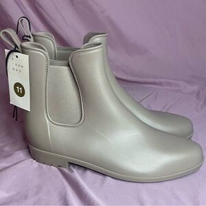 A New Day Boots Womens Sz 11 Taupe Chelsea Waterproof Rubber Ankle Rain Slip On